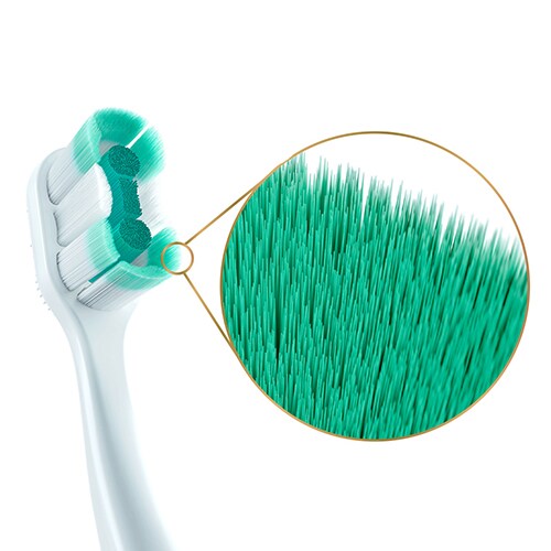 Kepala sikat gigi Colgate<sup>®</sup> Total Foaming Clean dengan gambar sisipan bulu sikat berujung ramping